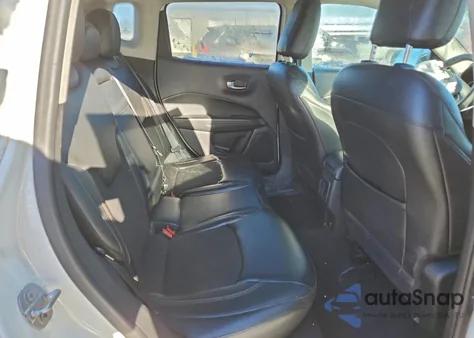 2018 Jeep Compass Latitude z USA, uszkodzony, nr VIN 3C4NJDBB1JT254670